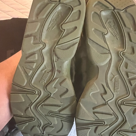 Puma by Rihanna satin bow tie green sneakers. - Picture 7 of 7